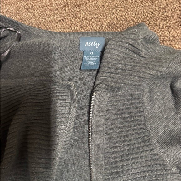 Elegant Gray Women's Cardigan - Picture 5 of 6